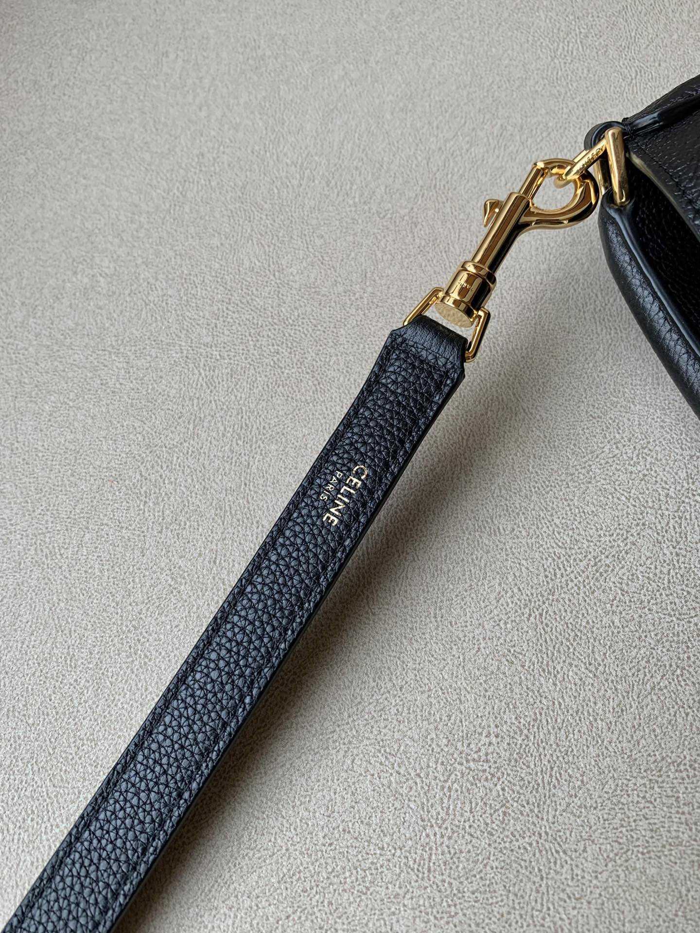 𝐂𝐞𝐥𝐢𝐧𝐞 BUCKET 16 bucket bag in smooth calfskin