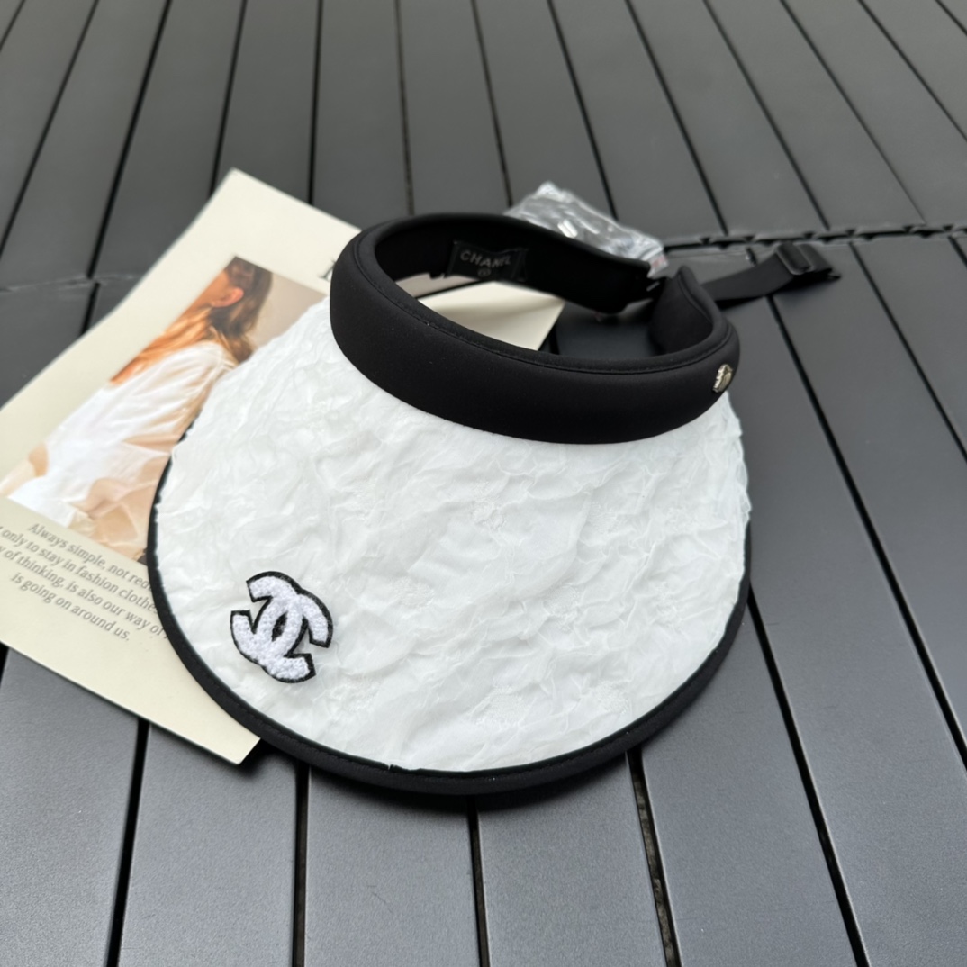 CHANEL empty top hat