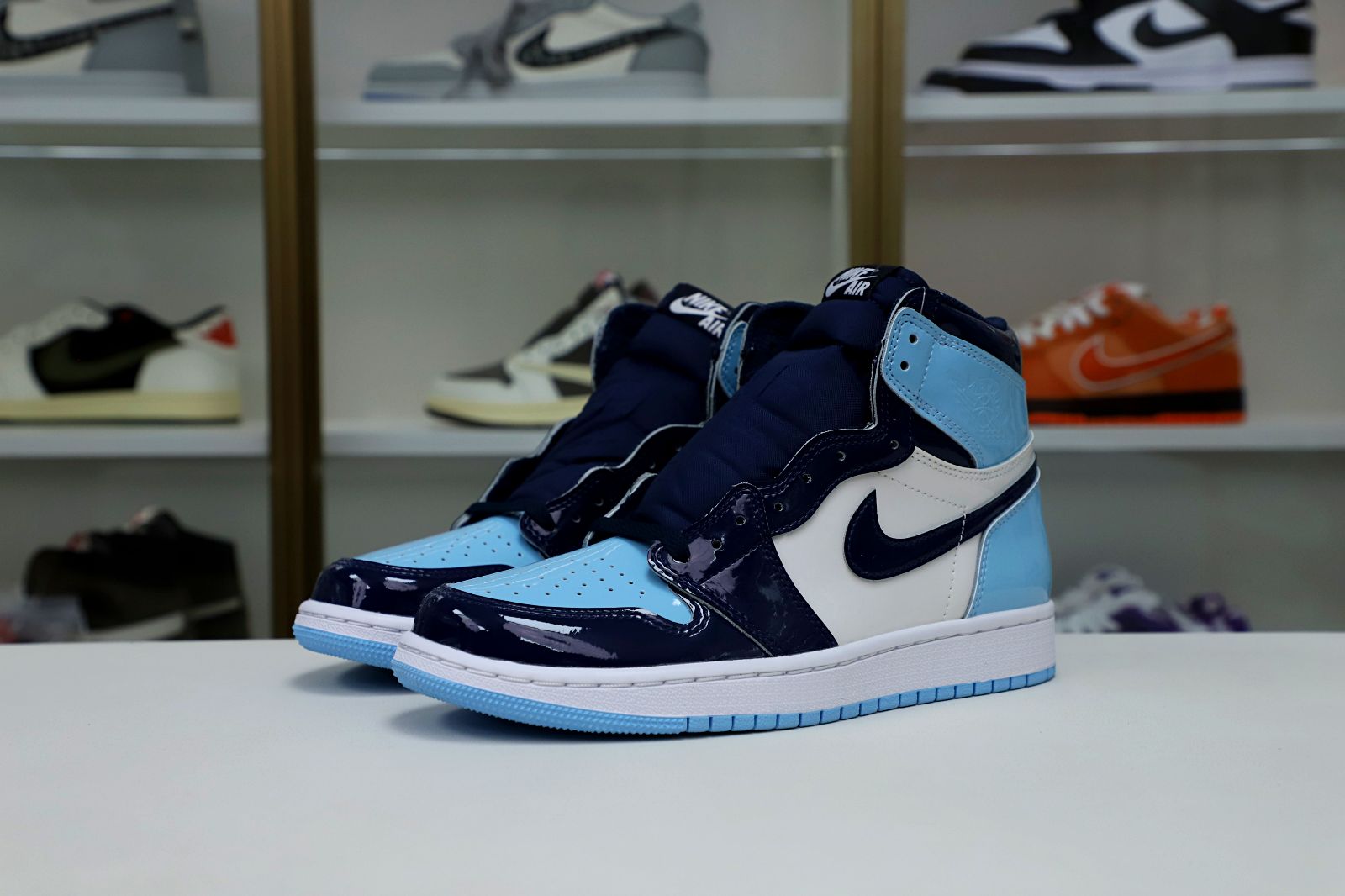 WMNS AIR JORDAN 1 RETRO HIGH OG BLUE CHILL