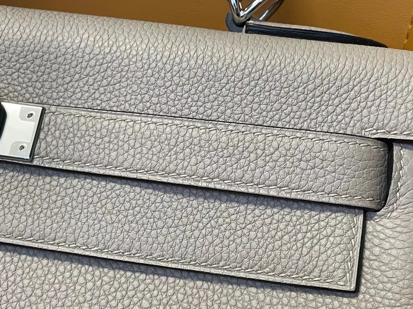 Kelly32 turtledove gray togo leather