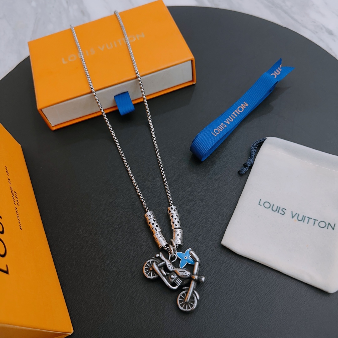 Louis Vuitton vintage silver necklace, couple's version, chain length 60 cm, changeable
