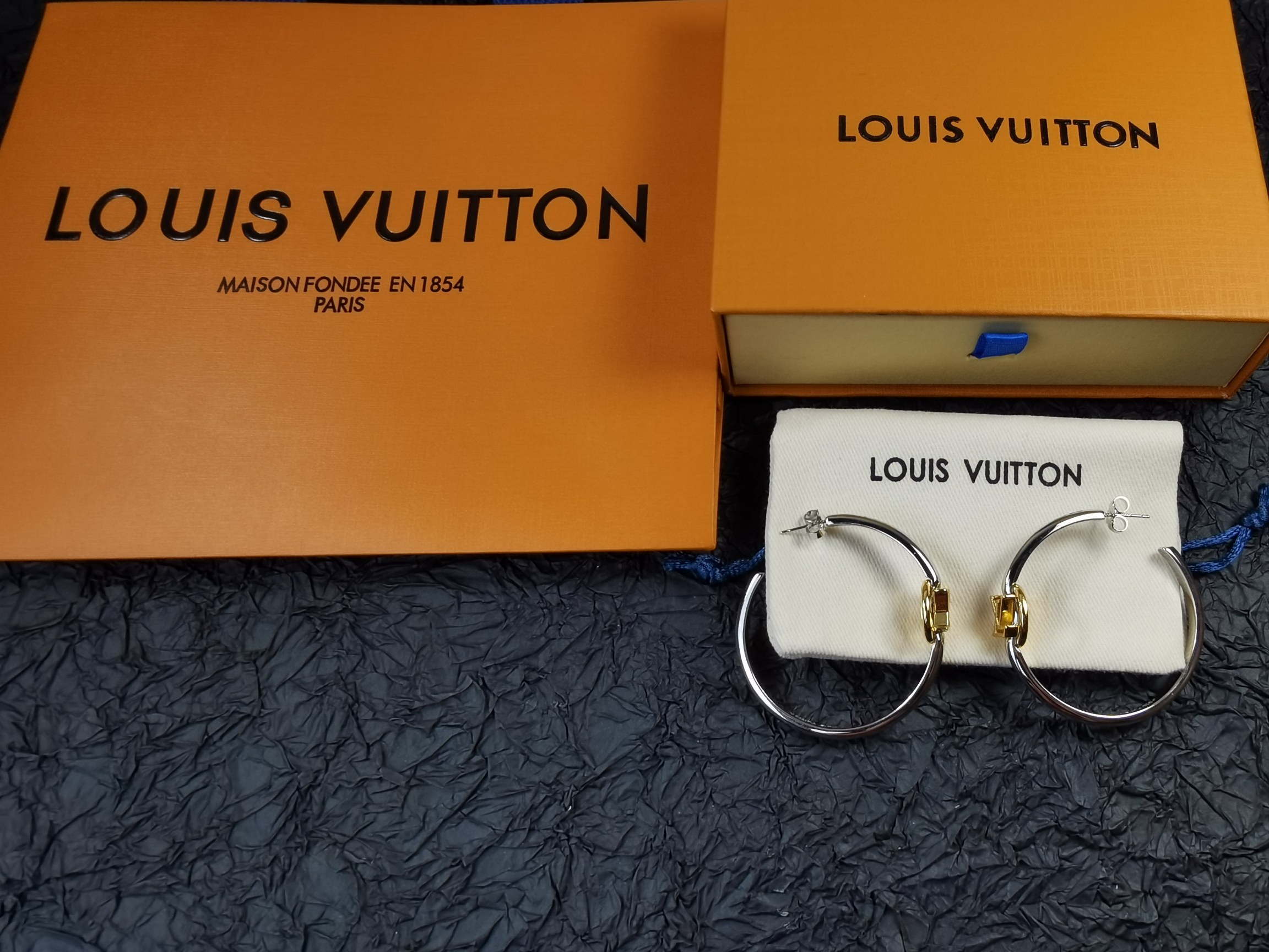 Louis Vuitton LV Cut-out earrings