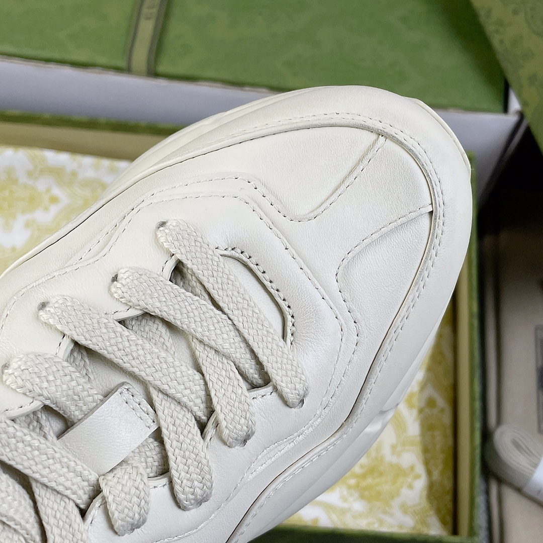 Gucci Pops This collection has a lot of flora and fauna elements Original material