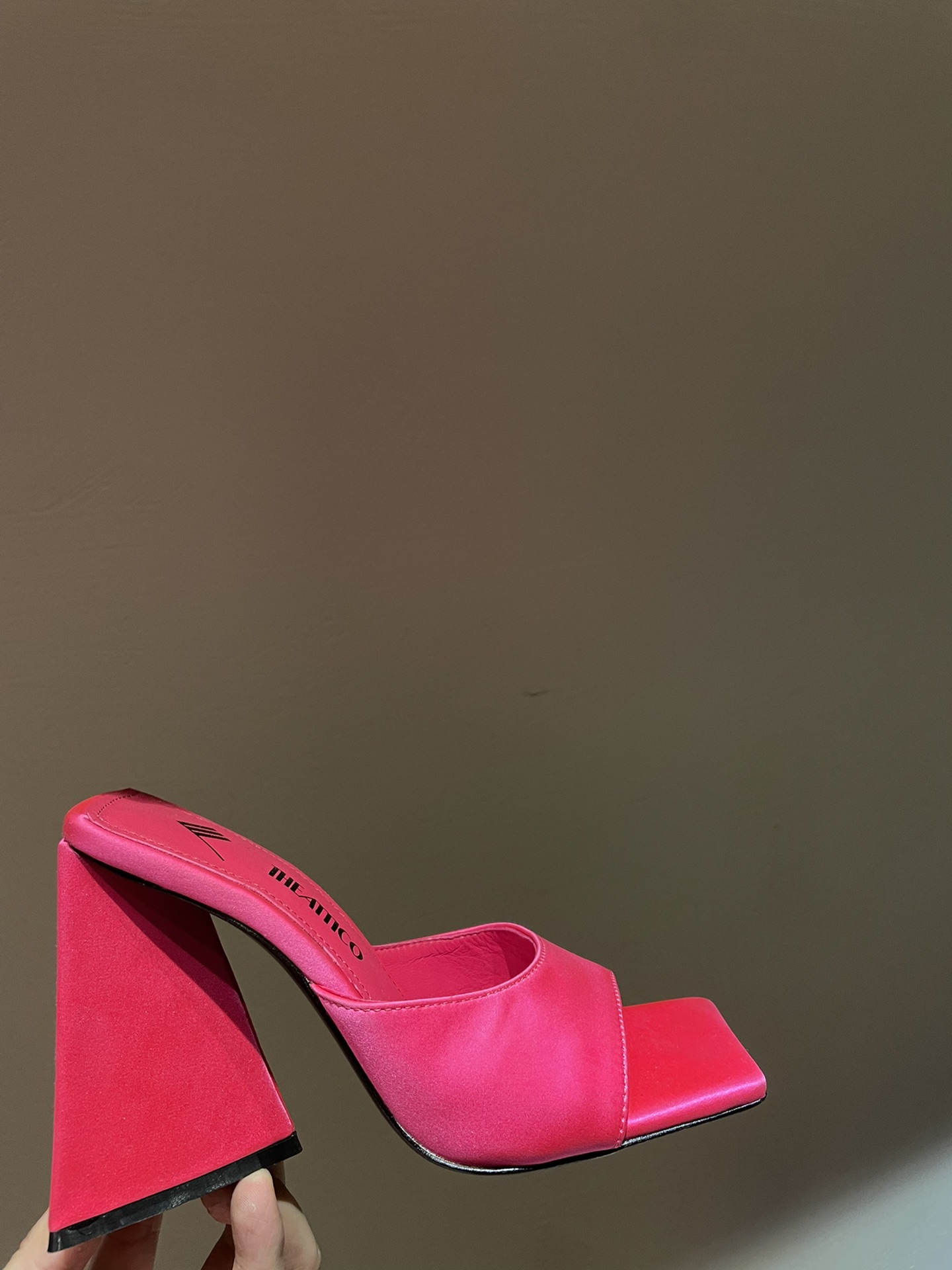 TheAttico | 𝟐𝟎𝟐𝟐𝟐/𝐒𝐒 𝐧𝐞𝐰 Spring/Summer 2021 collection The Attico personality triangle heel high heel sandals