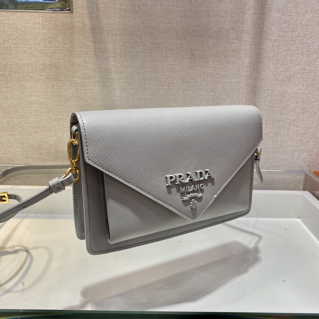𝐏𝐑𝐀𝐃𝐀 Crossbody bag 1BP020
