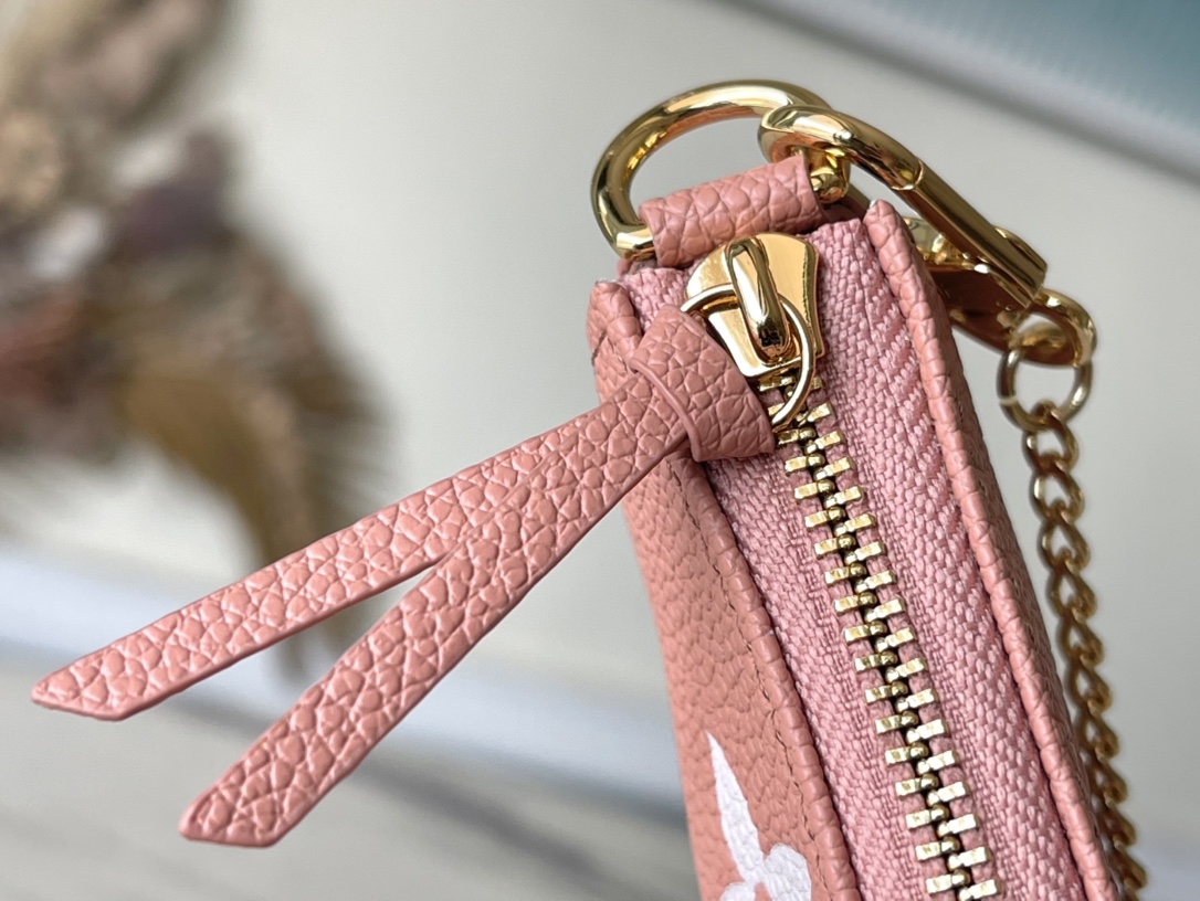 𝐋𝐎𝐔𝐈𝐒 𝐕𝐔𝐈𝐓𝐓𝐎𝐍    M80501