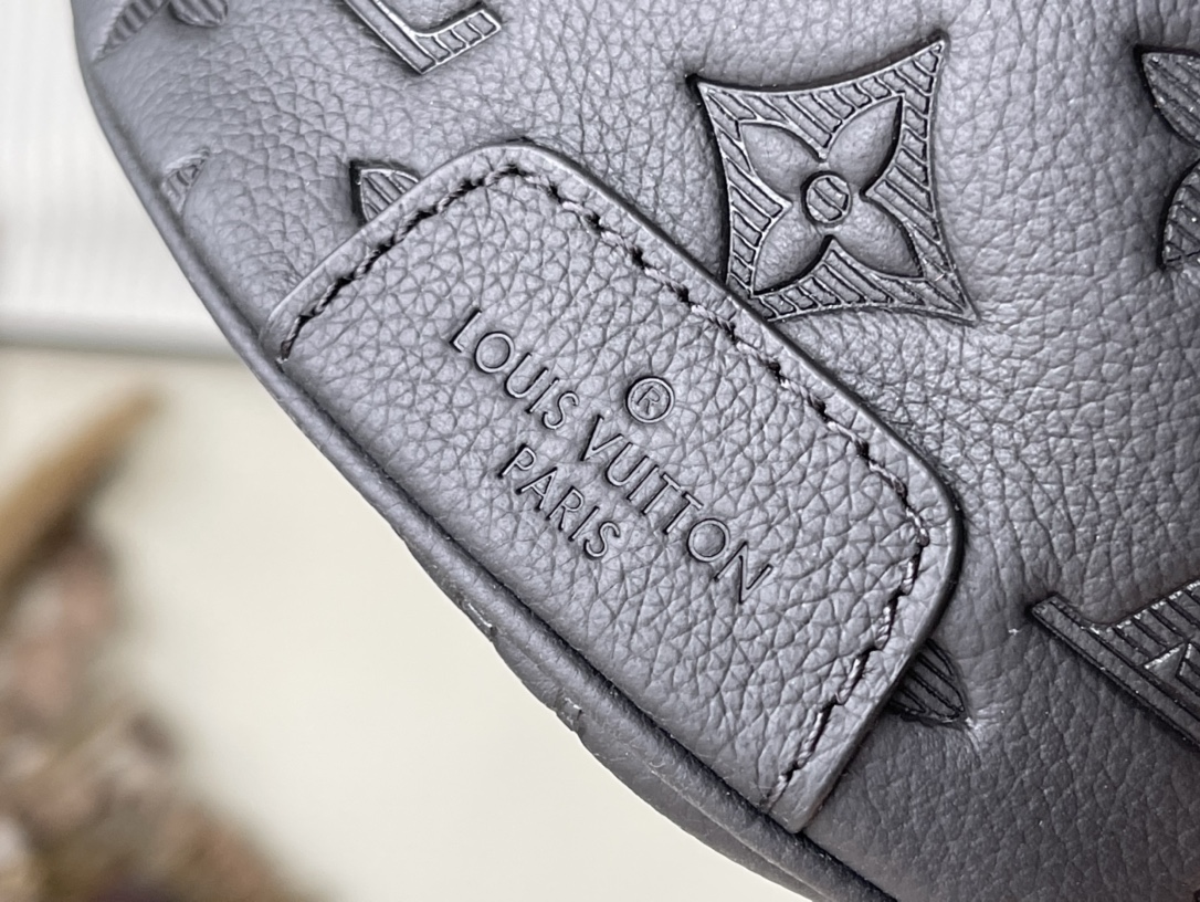 𝐋𝐎𝐔𝐈𝐒 𝐕𝐔𝐈𝐓𝐓𝐎𝐍  M46036 Discovery pocket