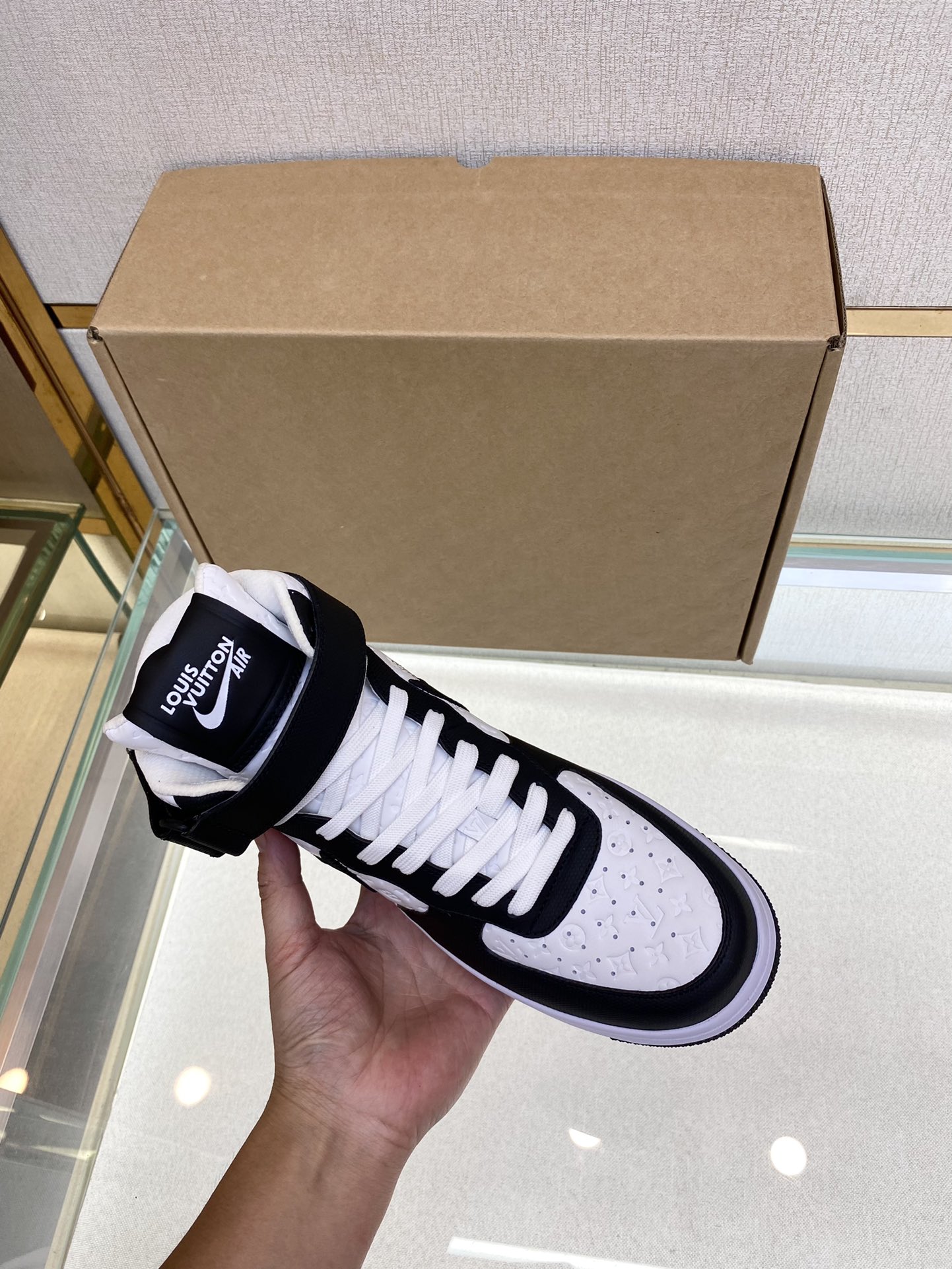 Louis Vuitton Nike Joint 🆕 Men's Abbesses High Top Sneakers