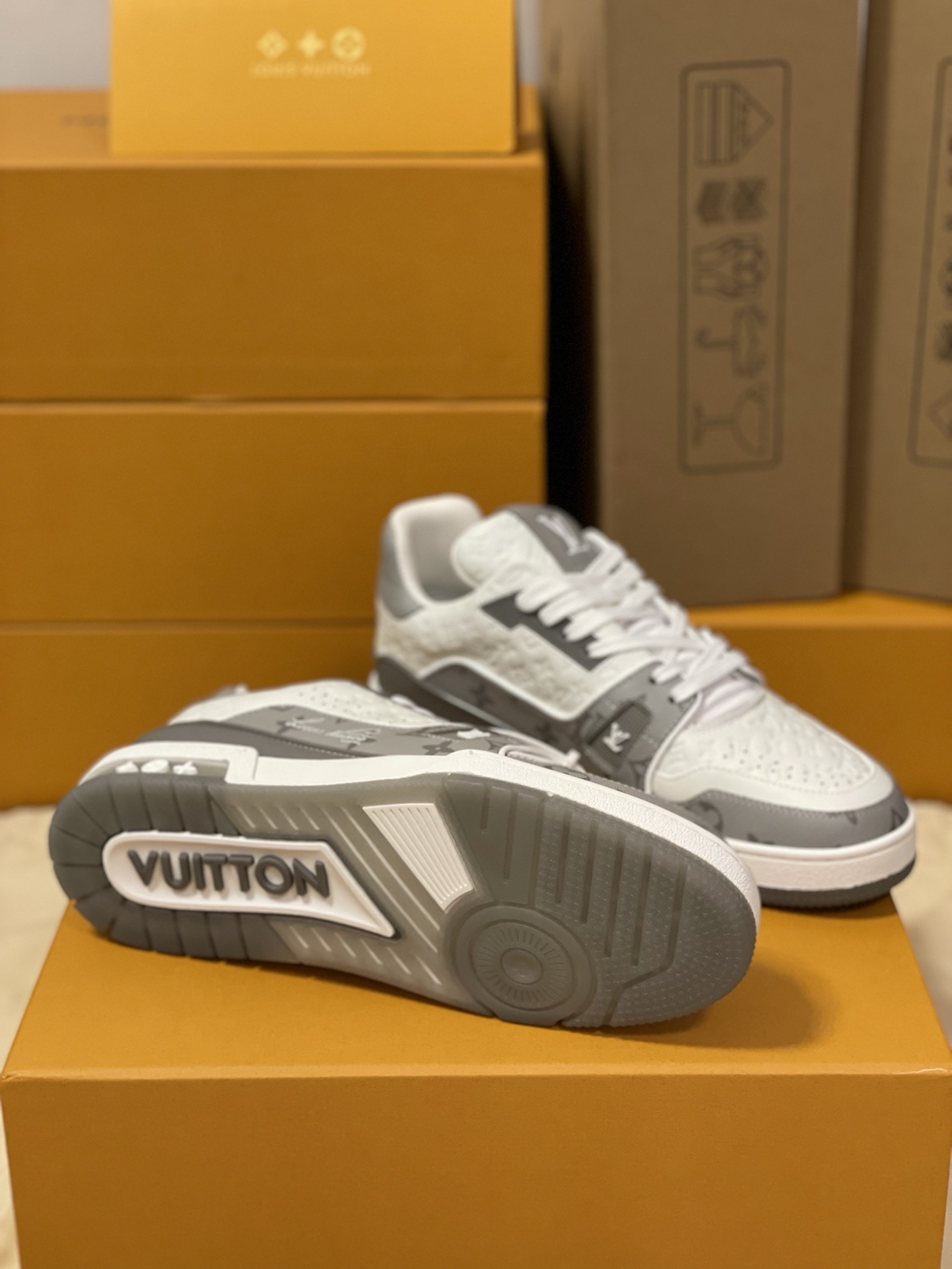 Louis Vuitton Trainer Sneakers Couple Model LD 0727