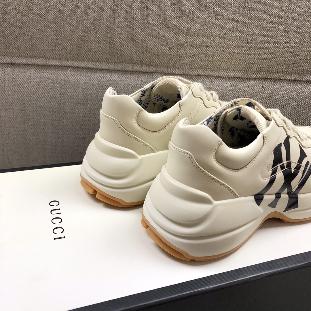 Gucci Pops This collection has a lot of flora and fauna elements Original material