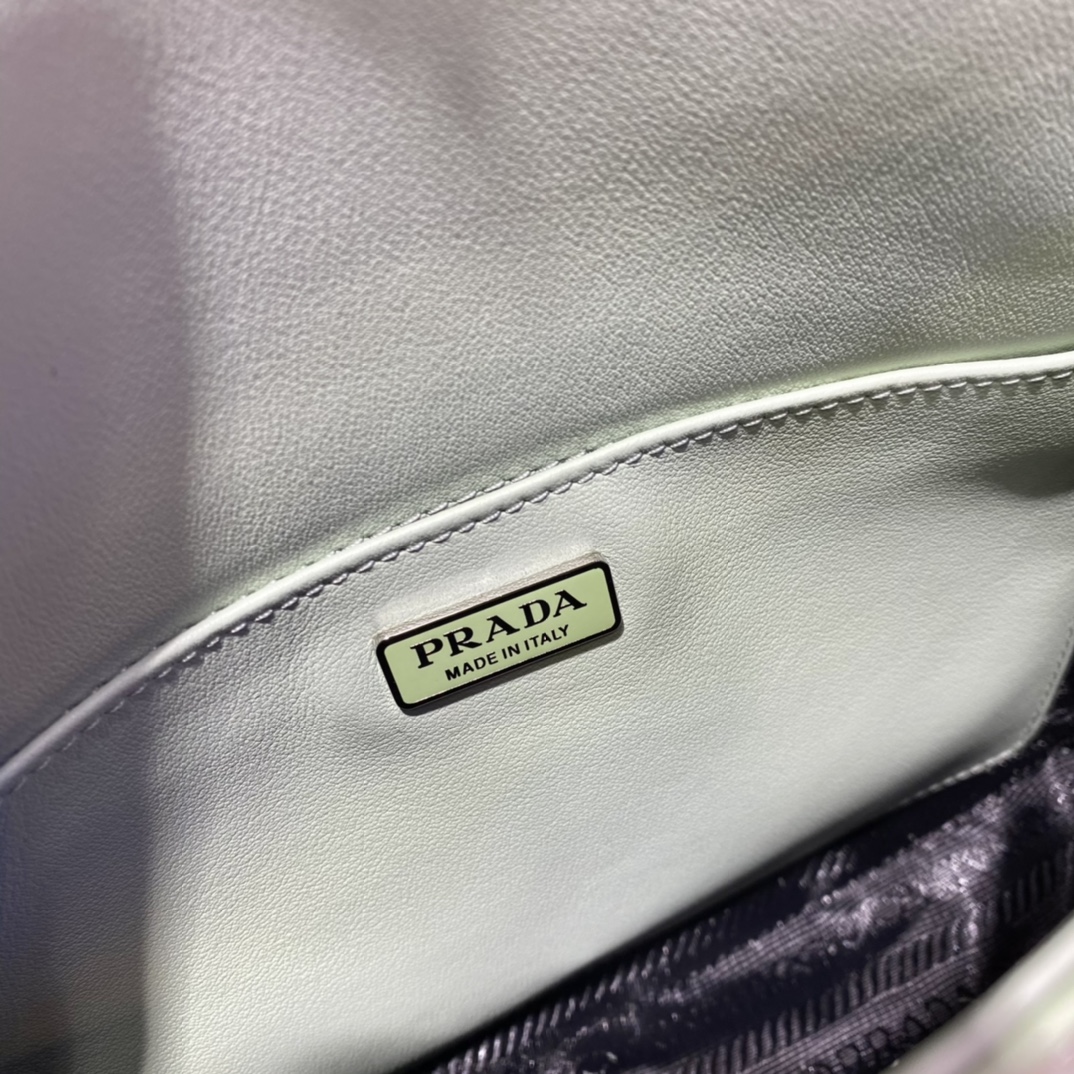 𝐏𝐑𝐀𝐃𝐀 Large flap w/ double shoulder strap 1BD303