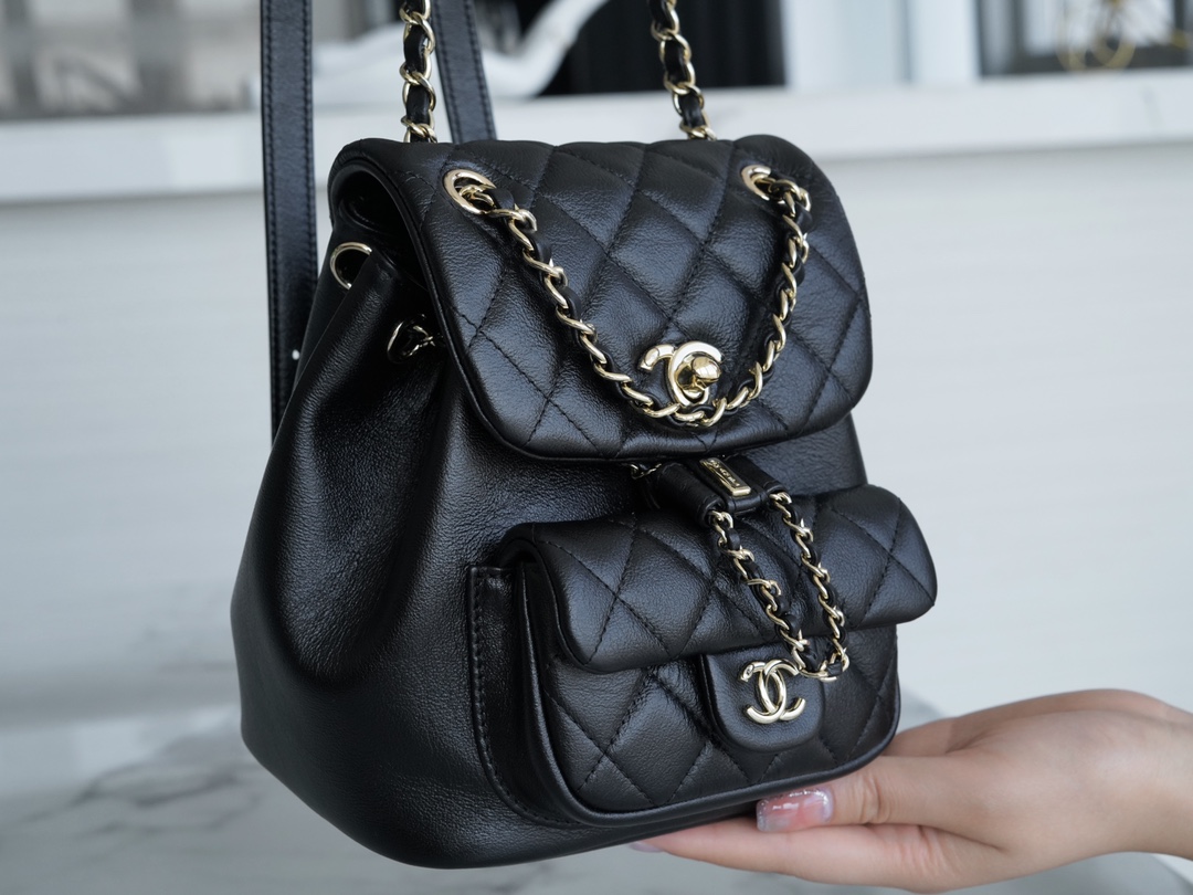 𝗖𝗛𝗔𝗘𝗡𝗟✦ New 𝐃𝐮𝐦𝐚 shoulder bag black