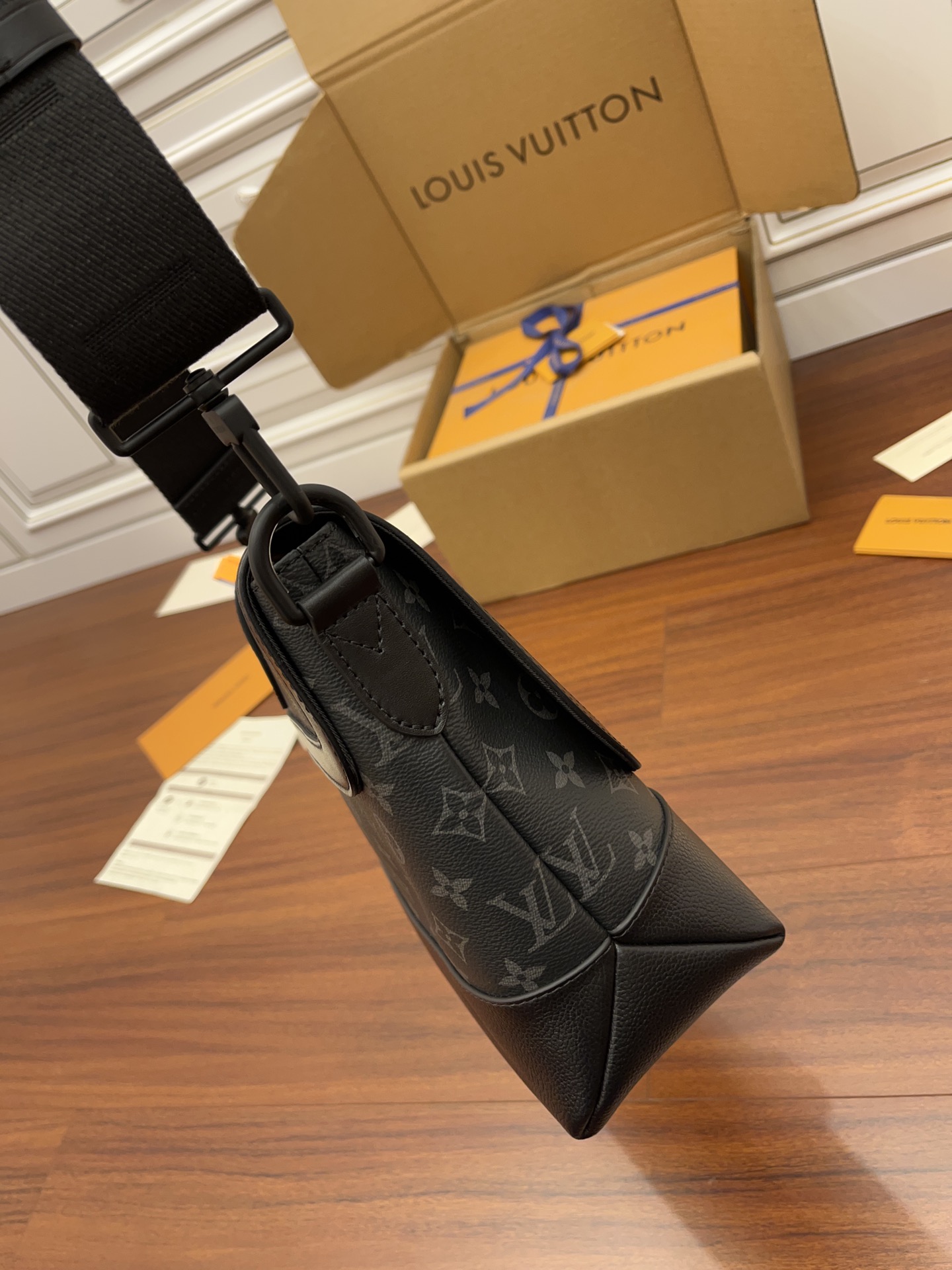 Louis Vuitton M45911