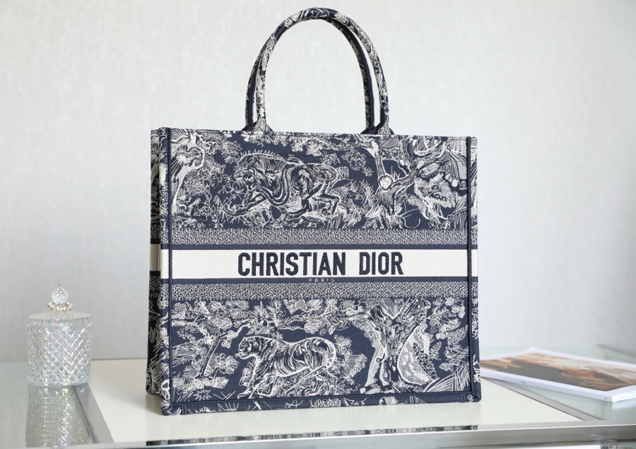 DIOR TOTE blue embroidery