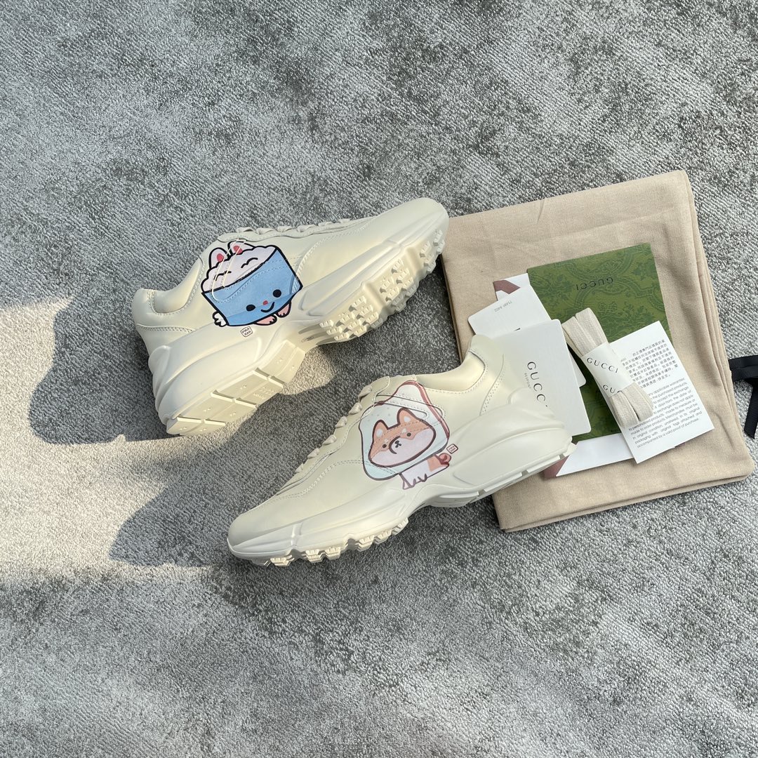 Gucci Pops This collection has a lot of flora and fauna elements Original material