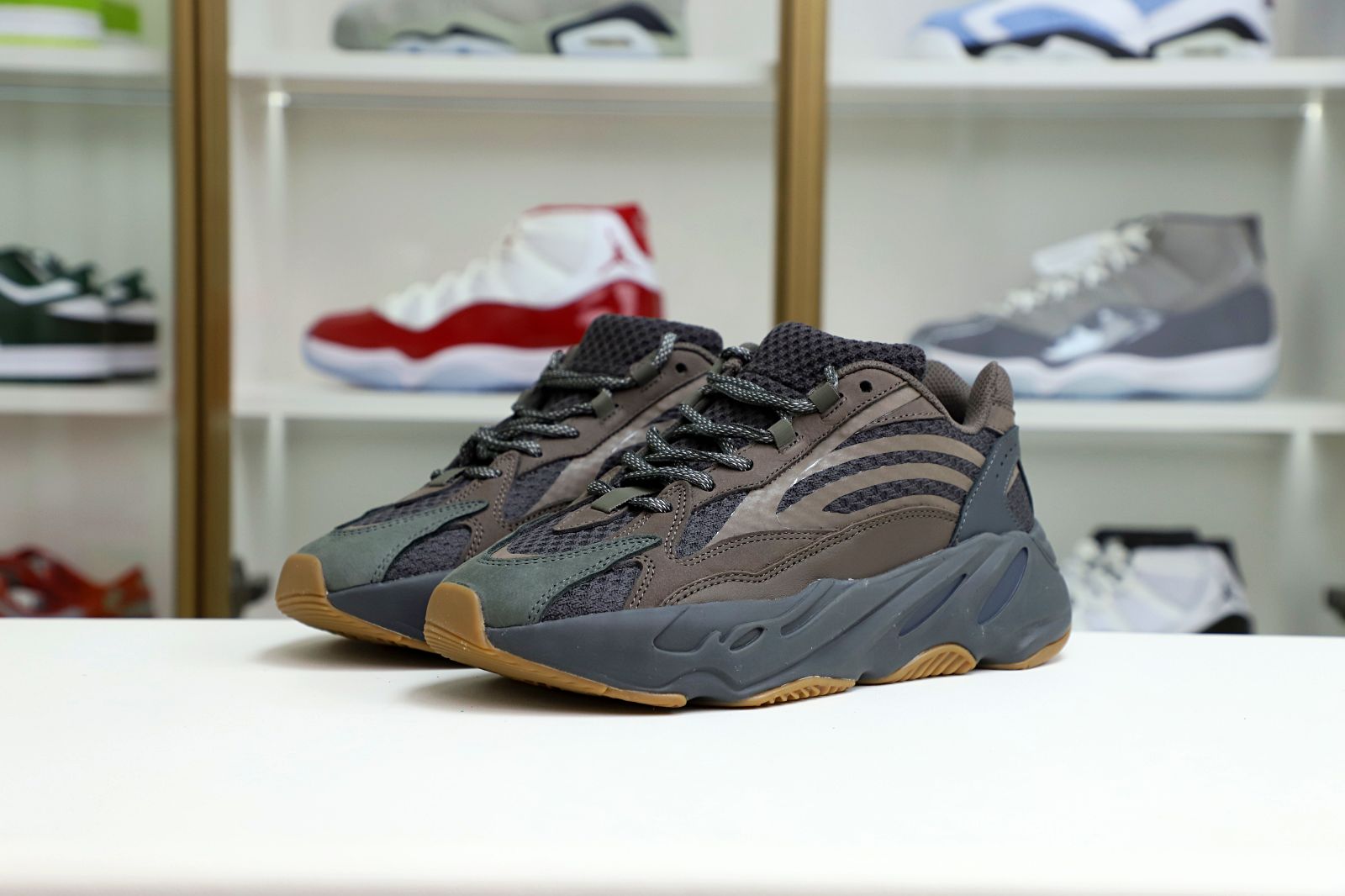 Yeezy boost 700 V2 Geode