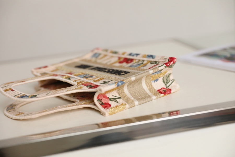 BOOK TOTE beige Dior Hibiscus embroidered canvas