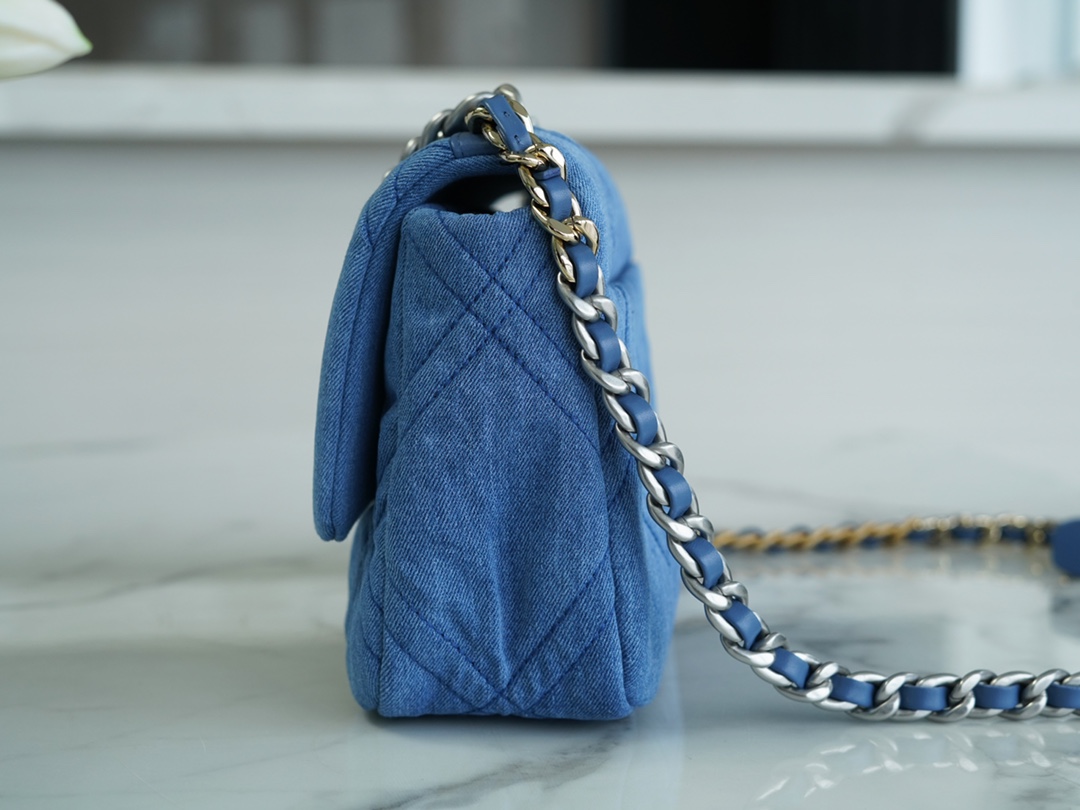 𝗖𝗛𝗔𝗡𝗘𝗟 ❶❾ 𝗕𝗔𝗚 Original Denim Series ❥ Genuine Leather ❥ Small ❥𝟮𝟮𝗣 Denim Light Blue 🌀