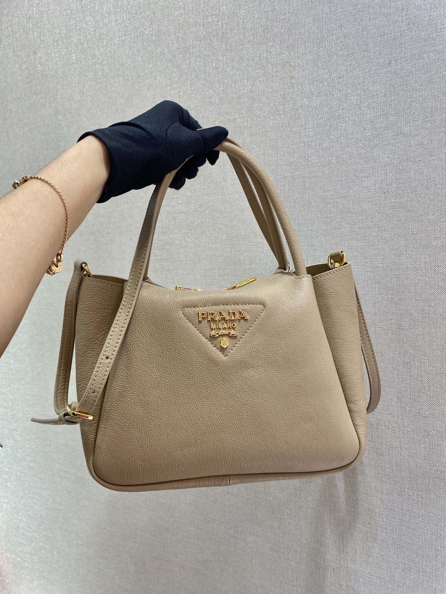 𝐏𝐑𝐀𝐃𝐀 New Model 1BC142