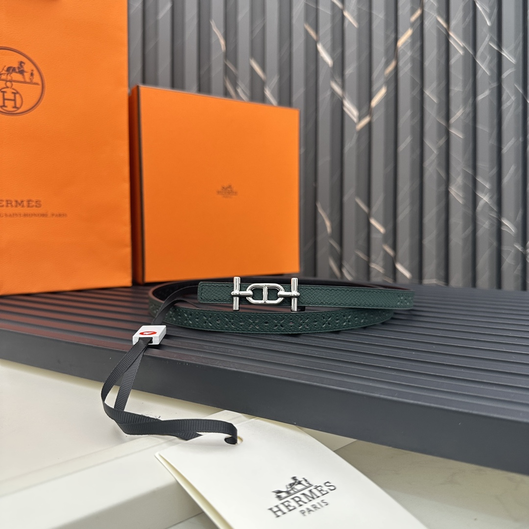 Reversible belt in Hermes Swift and perforated Epsom calfskin