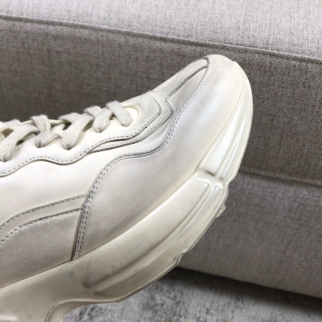 Gucci Pops This collection has a lot of flora and fauna elements Original material