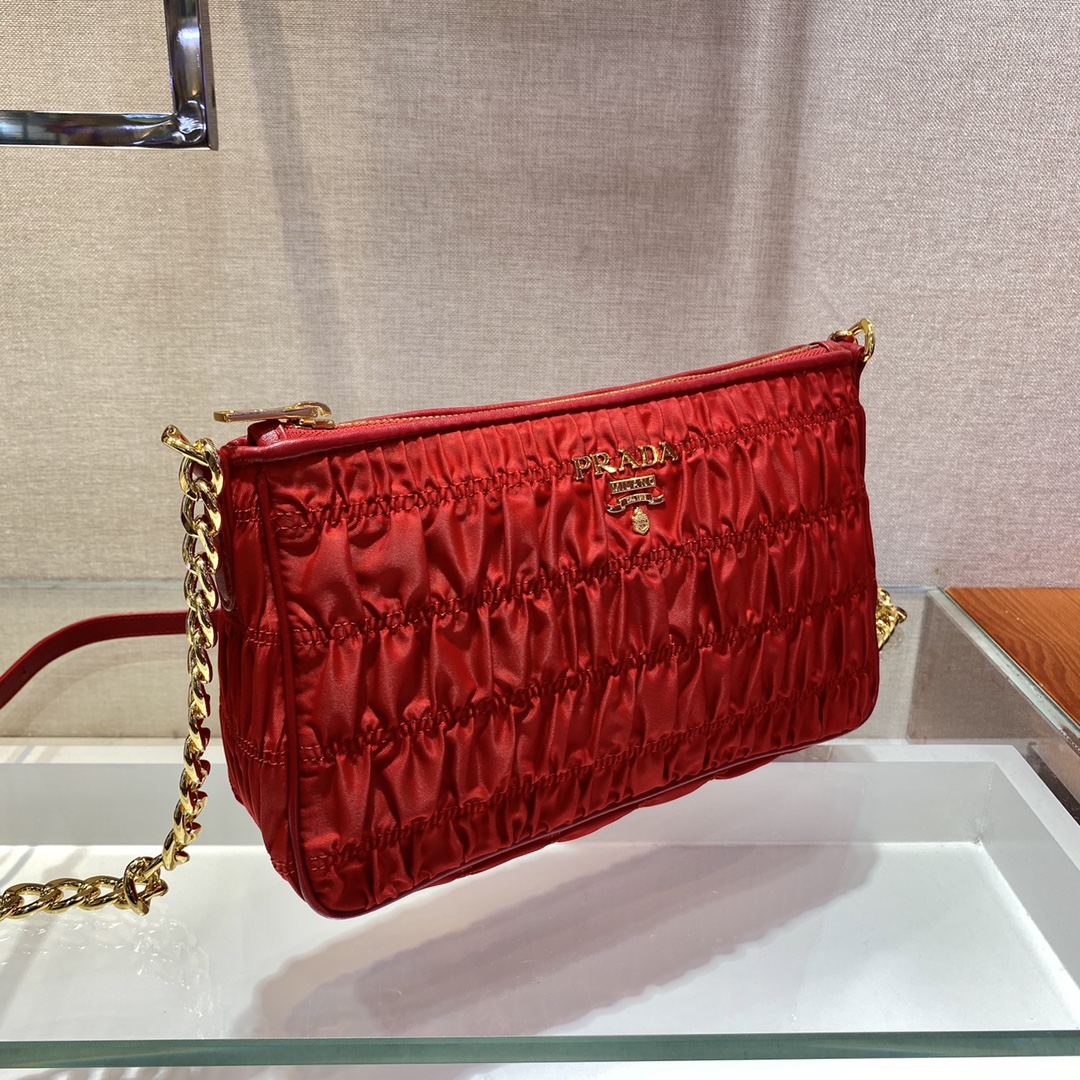 𝐏𝐑𝐀𝐃𝐀 New 1BH171 crease