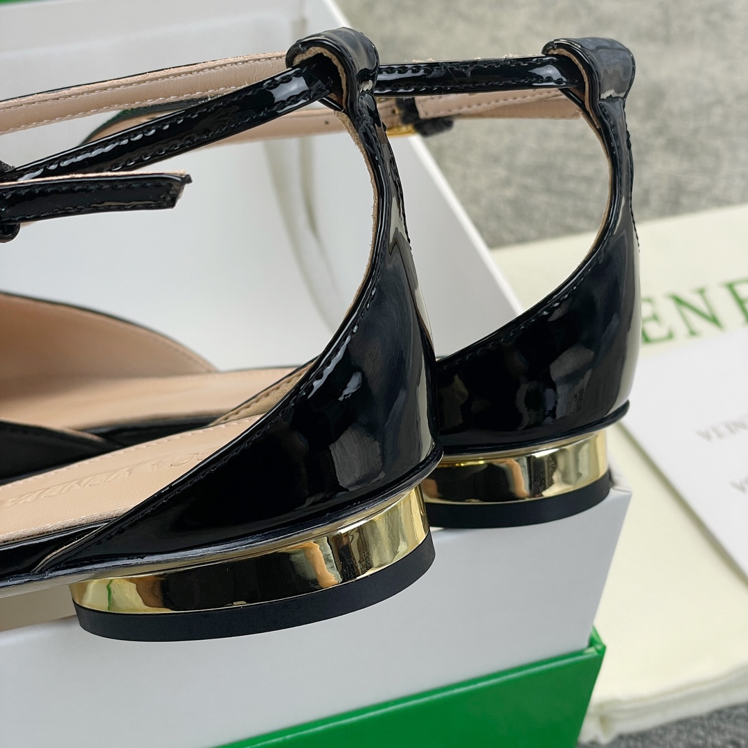 Bottegavenet*a pointed shoes