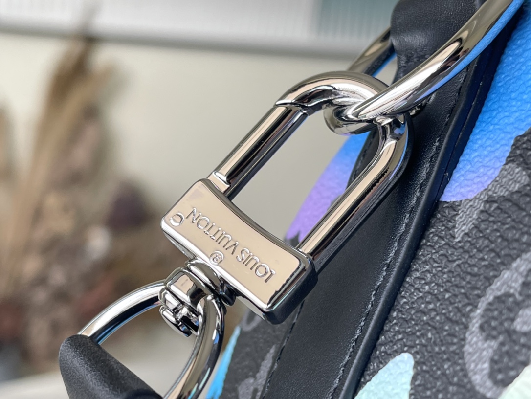 𝐋𝐎𝐔𝐈𝐒 𝐕𝐔𝐈𝐓𝐓𝐎𝐍    M21430