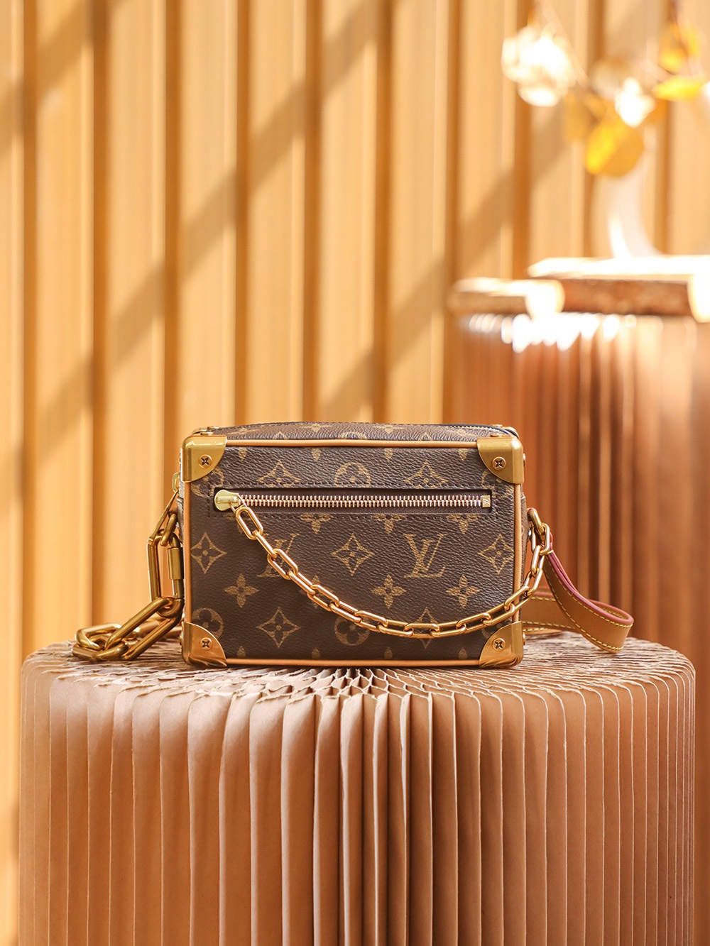 Louis Vuitton 𝐌𝐢𝐧𝐢 𝐒𝐨𝐟𝐭 𝐓𝐫𝐮𝐧𝐤 M68906#