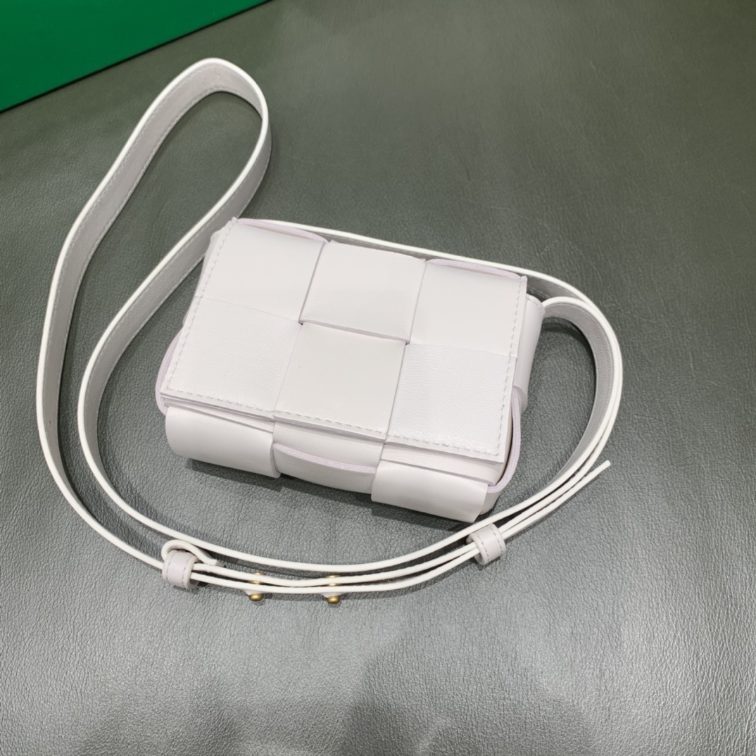 Bottega Veneta  MINI CASSETTE #666688