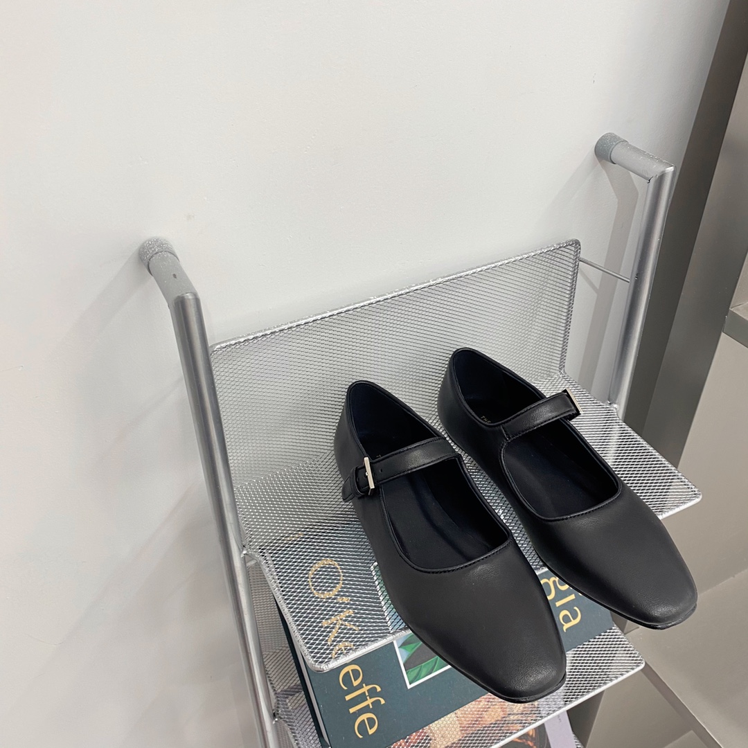 𝐓𝐡𝐞 𝐫𝐨𝐰 ｜𝟐𝟎𝟐𝟐/𝐒𝐒 𝐧𝐞𝐰 New The row 2022/fw vintage Mary Jane shoes