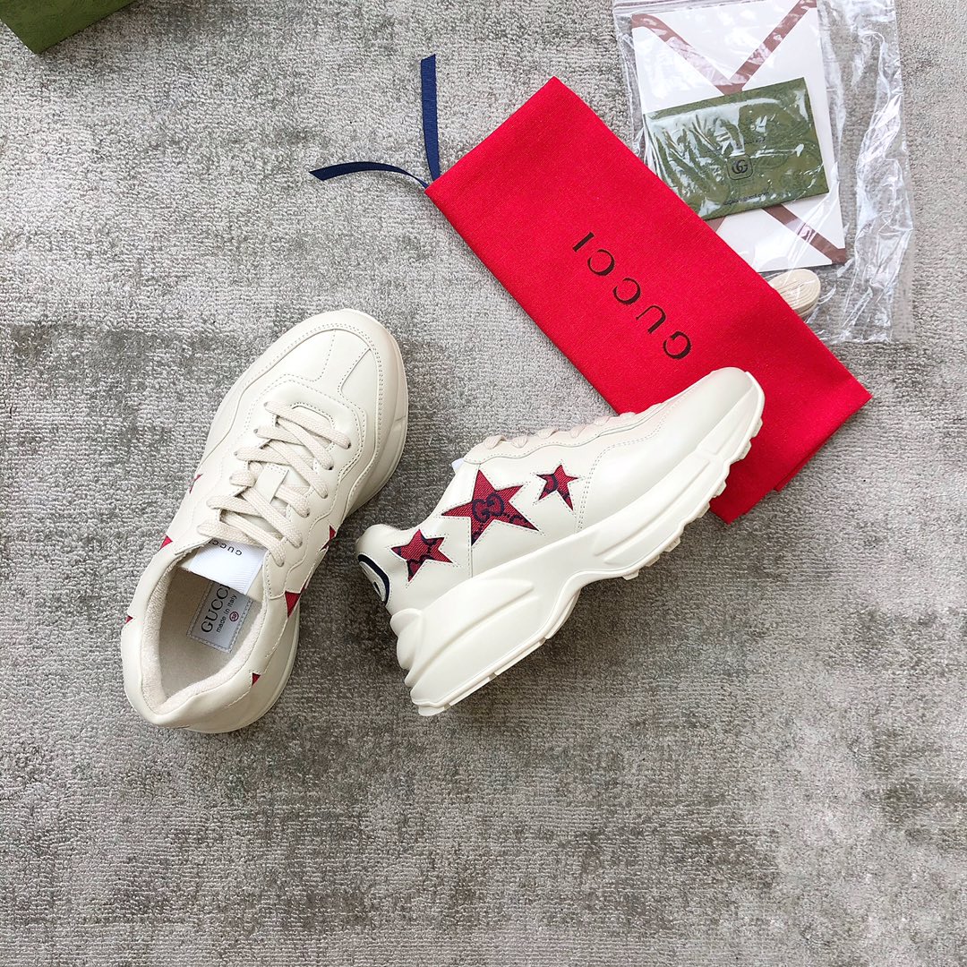 Gucci Pops This collection has a lot of flora and fauna elements Original material