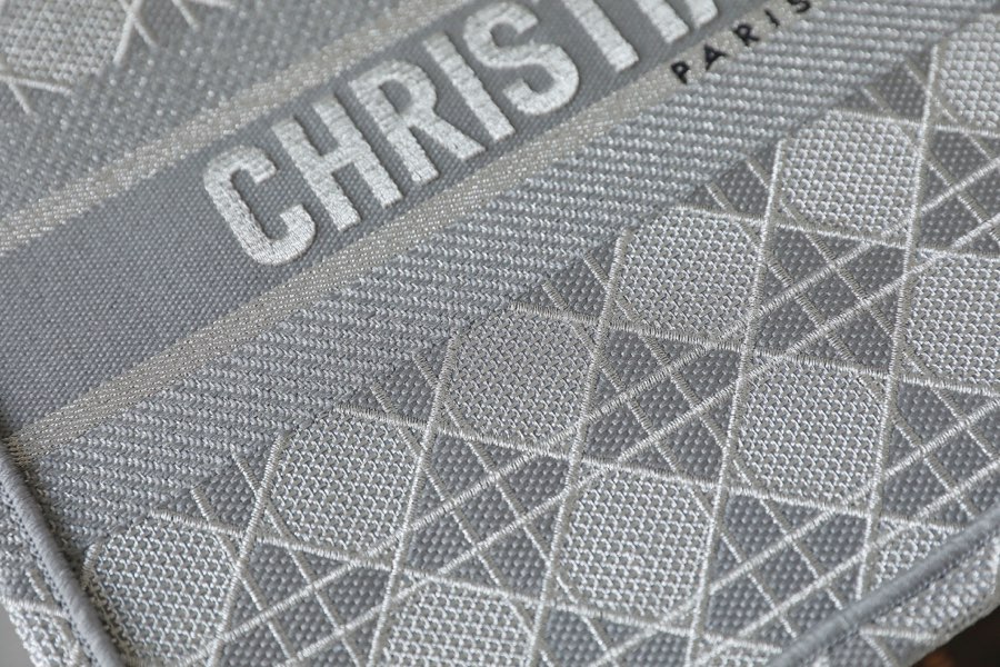 DIOR TOTE embroidered vine check grey