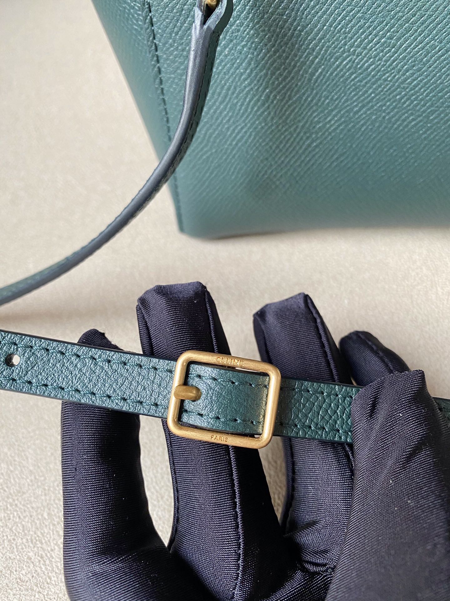 𝐂𝐞𝐥𝐢𝐧𝐞 𝐛𝐞𝐥𝐭 𝐩𝐢𝐜𝐨 𝟏𝟔𝐜𝐦 Grained Calfskin Bag