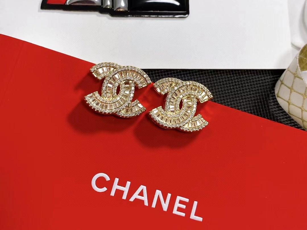 CHANEL🇫🇷Xiaoxiang square diamond letter crystal diamond stud earrings