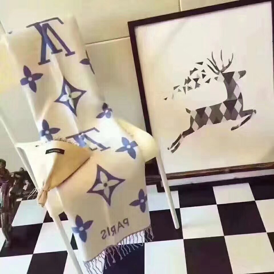 𝐋𝐨𝐮𝐢𝐬 𝐯𝐮𝐢𝐭𝐭𝐨𝐧 cashmere scarf shawl