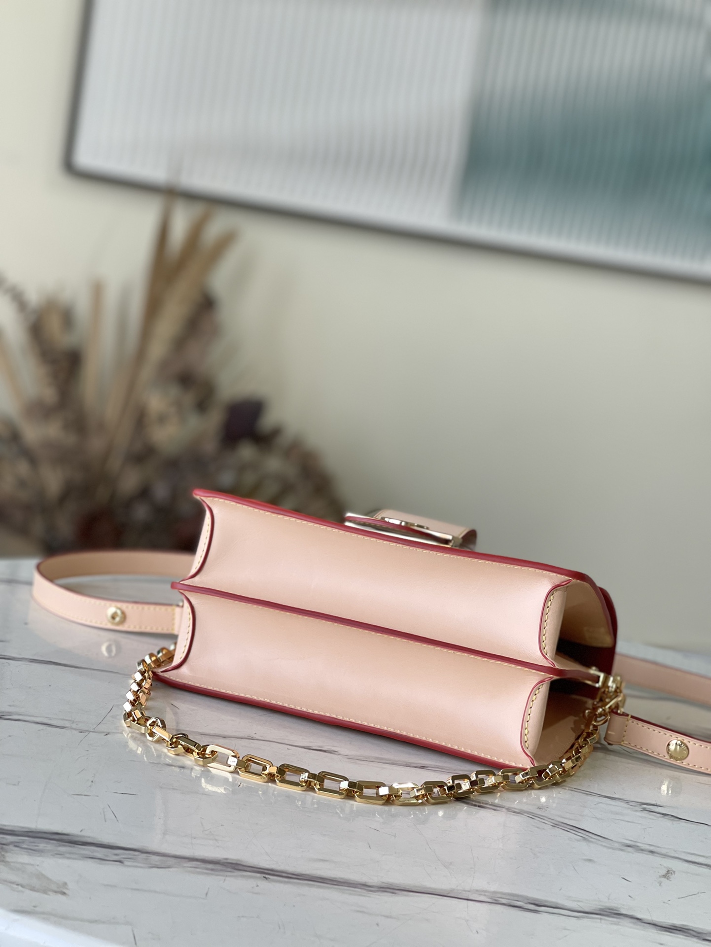 𝐋𝐎𝐔𝐈𝐒 𝐕𝐔𝐈𝐓𝐓𝐎𝐍    M46432