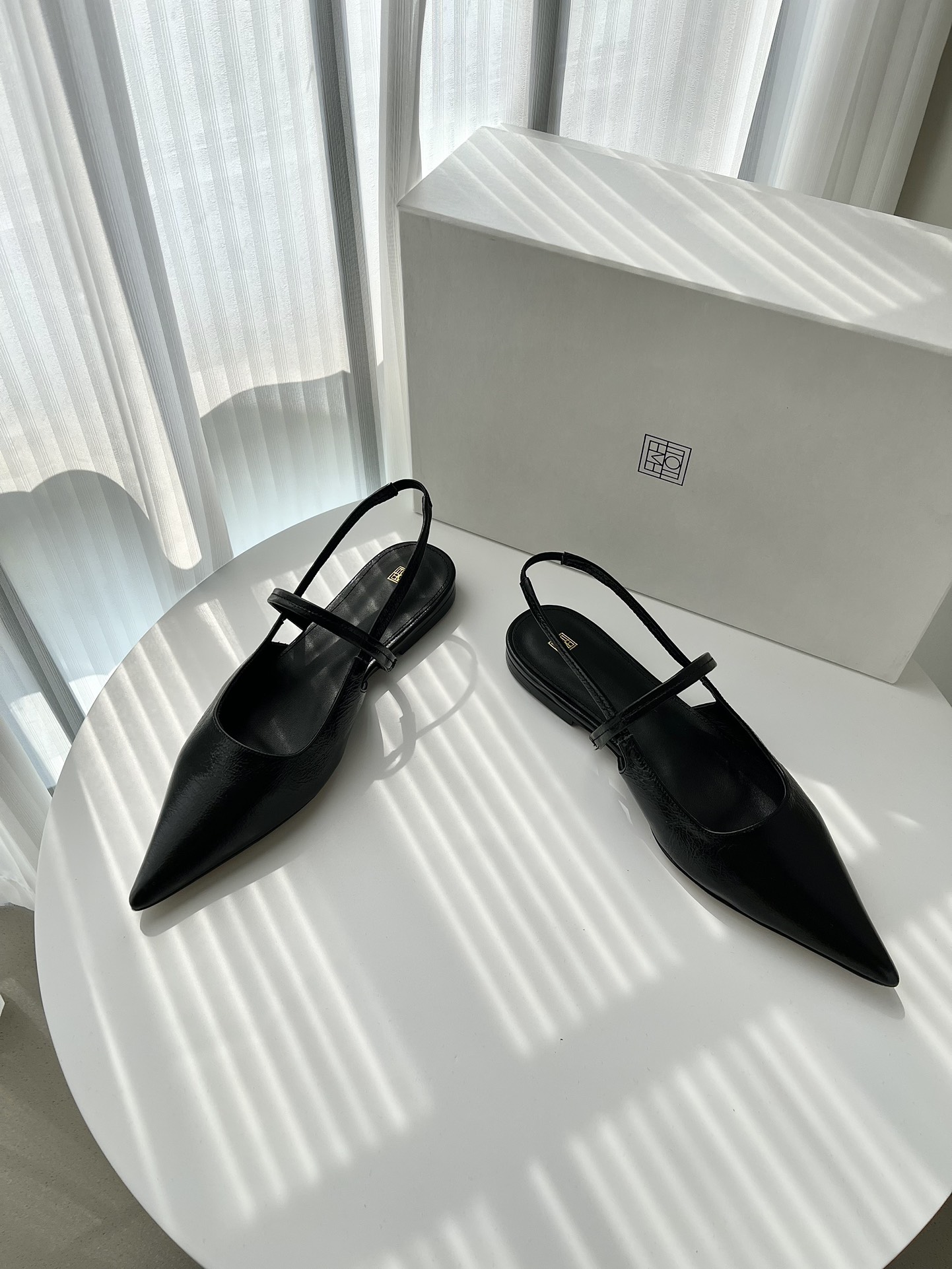 𝐓𝐨𝐭𝐞𝐦𝐞｜𝟐𝟎𝟐𝟑/𝐒𝐒 𝐧𝐞𝐰 Minimalist slingback with a different classic temperament Dry, rigid and soft