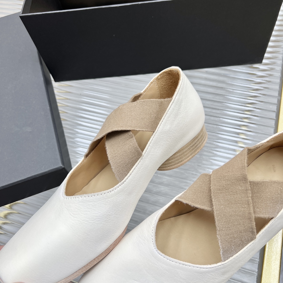 𝐔𝐌𝐀 𝐖𝐀𝐍𝐆｜𝟐𝟎𝟐𝟑/𝐒𝐒 𝐧𝐞𝐰  UMA WANG classic models retro do old ballet shoes