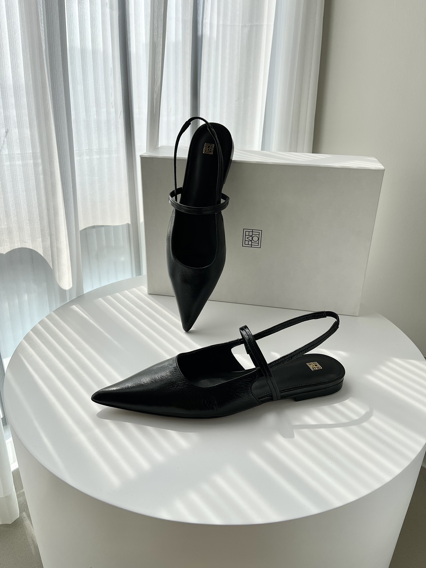 𝐓𝐨𝐭𝐞𝐦𝐞｜𝟐𝟎𝟐𝟑/𝐒𝐒 𝐧𝐞𝐰 Minimalist slingback with a different classic temperament Dry, rigid and soft