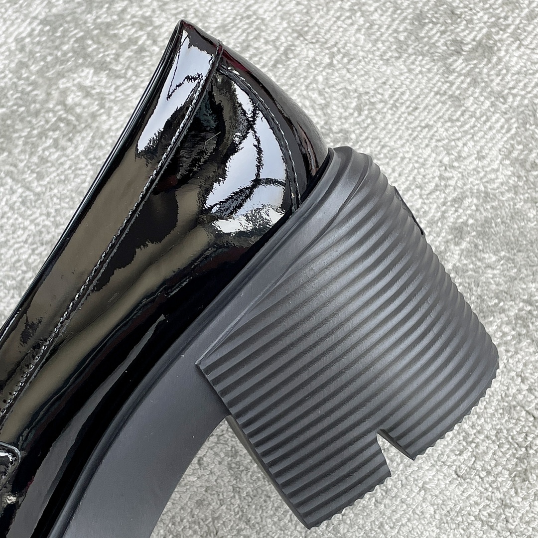 Stuar*t weitzma*n ultralight loafers