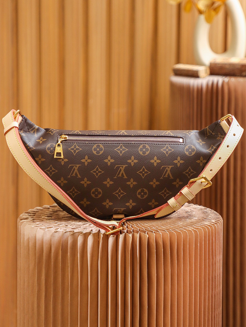 Louis Vuitton 𝐁𝐔𝐌𝐁𝐀𝐆 Belt Bag Series #M43644#