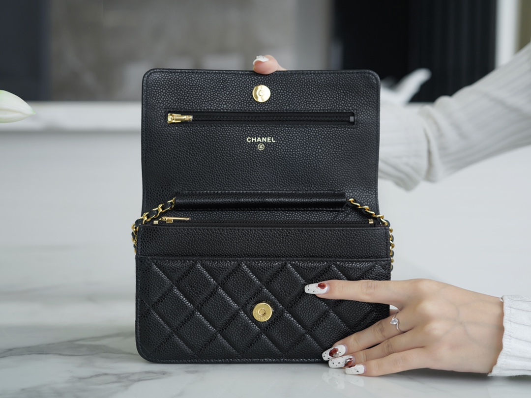 Chanel 𝑾𝒐𝒄 Lucky Bag Entry Classic 𝑾𝒐𝒄𝒄 (Magnetic Buckle) Black Bull Gold