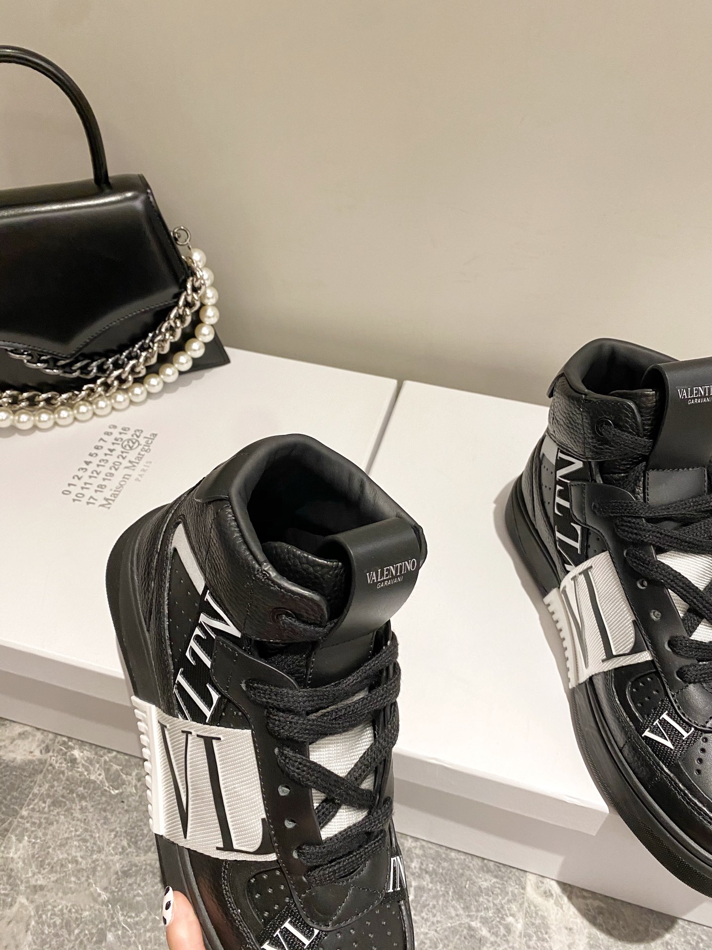 【Valentino】Valentino 2020 new high-top sneakers couple models on the new high end quality