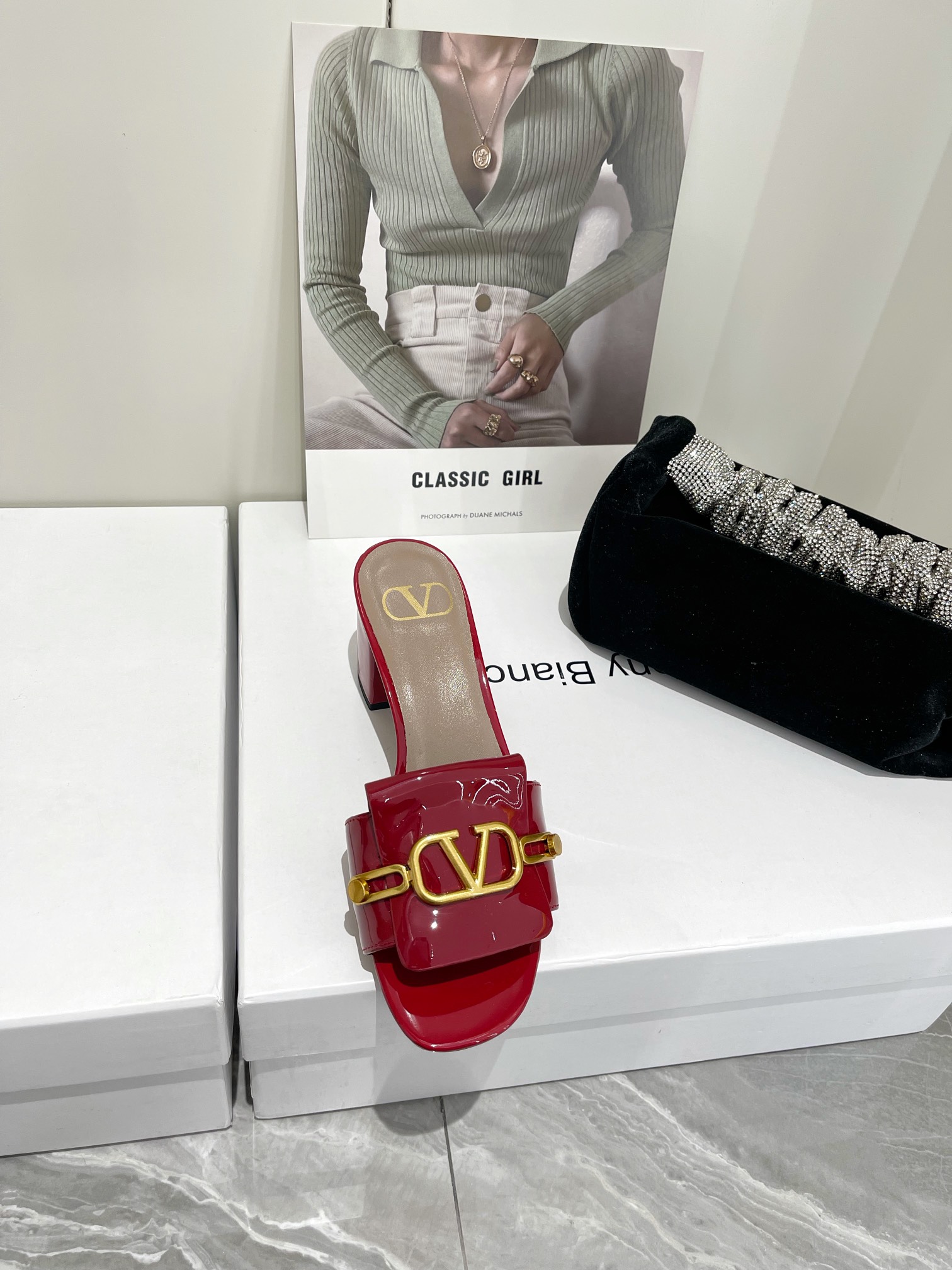 【Valentino】𝟐𝟎𝟐𝟏/𝐒𝐒 𝐧𝐞𝐰  Valentino 2022 / fw spring and summer new women's slippers