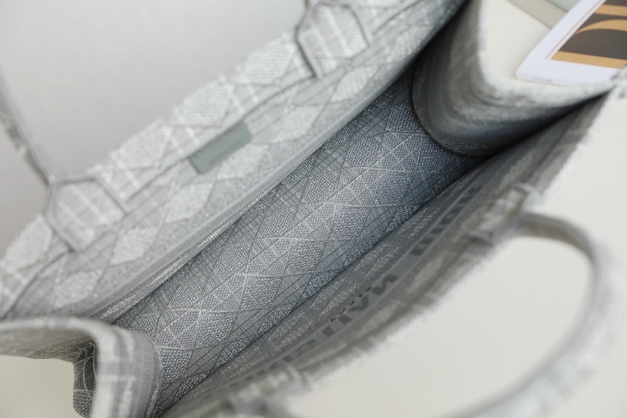 DIOR TOTE embroidered vine check grey