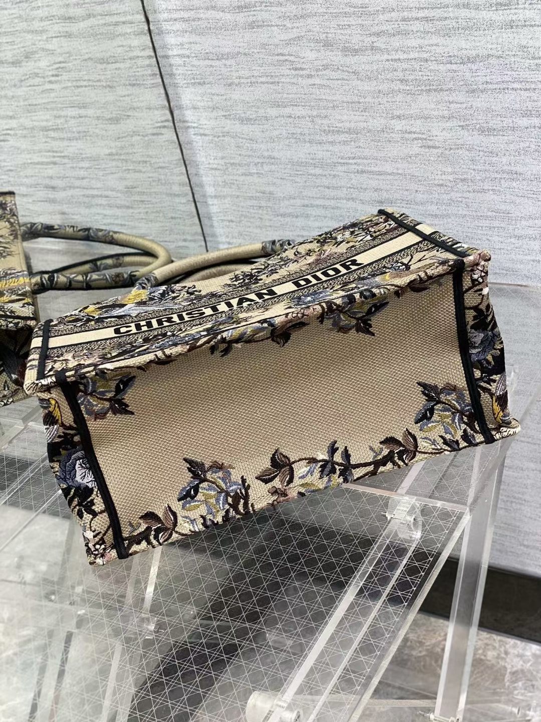 DIOR TOTE Magpie flower embroidery