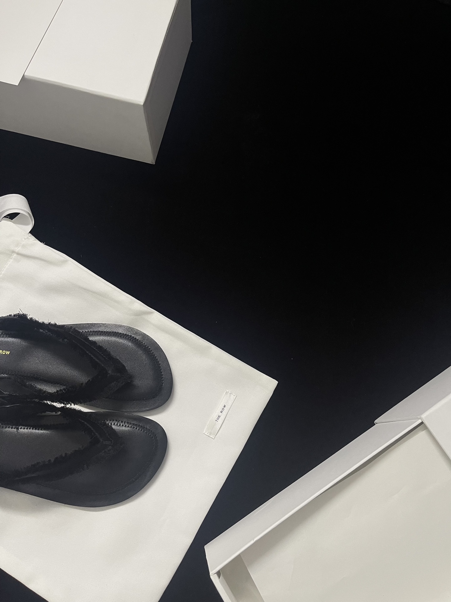 𝐓𝐡𝐞 𝐫𝐨𝐰 ｜𝟐𝟎𝟐𝟑/𝐒𝐒 𝐧𝐞𝐰 Minimalist sandals