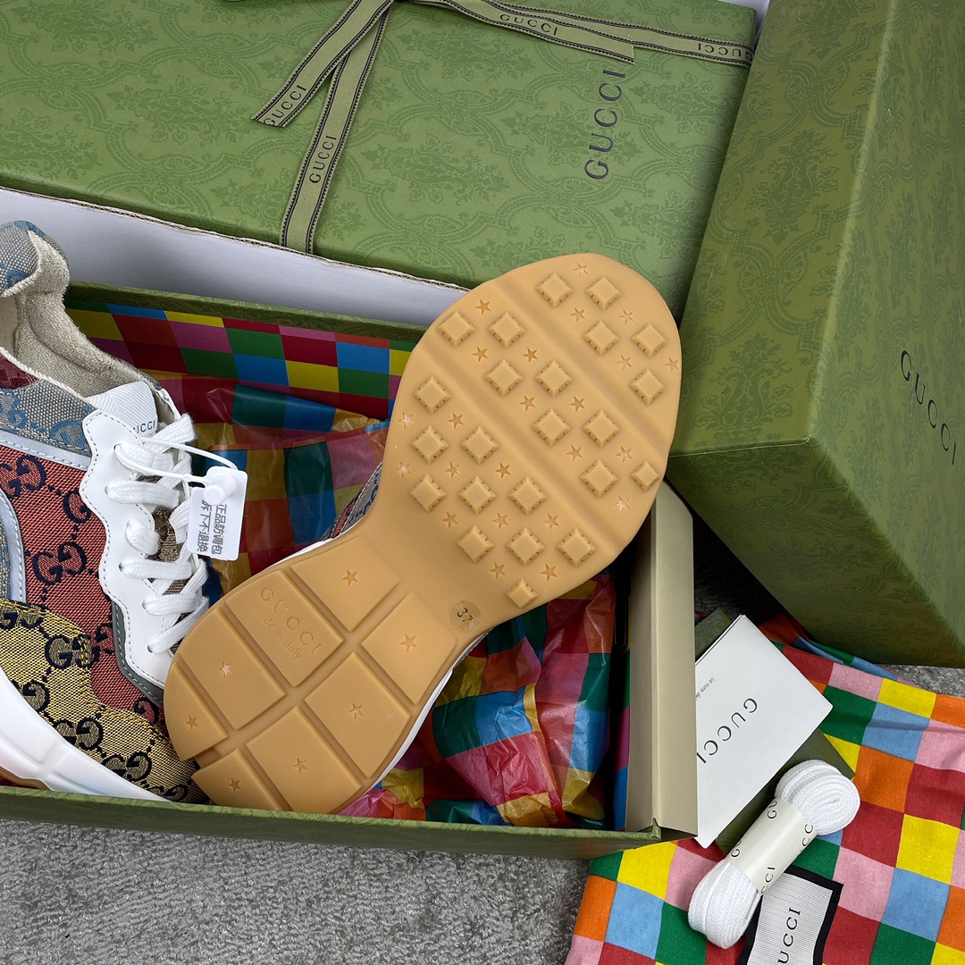 Gucci Pops This collection has a lot of flora and fauna elements Original material