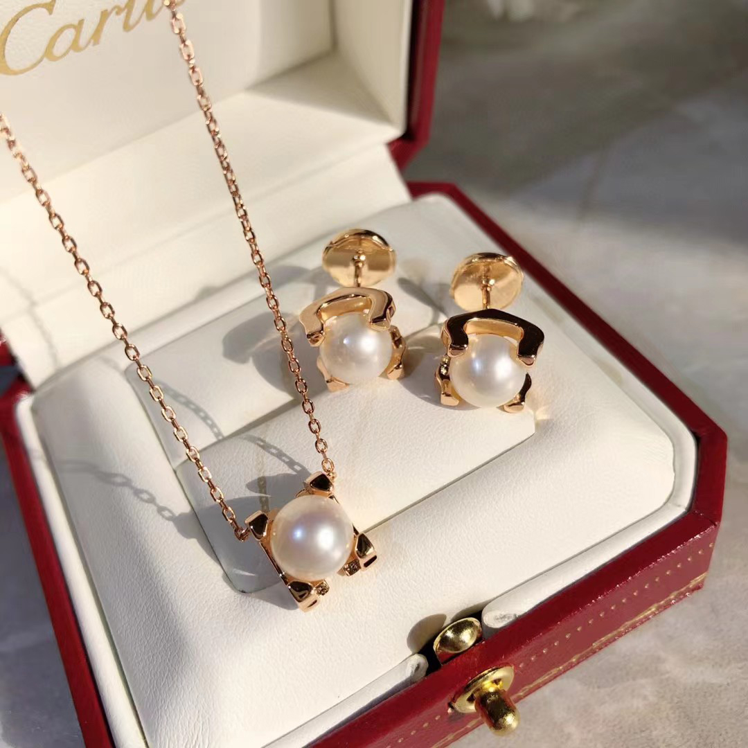 Cartier necklace